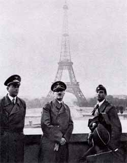 Гитлер с соратниками в Париже в 1940 году