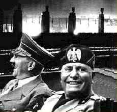 Адольф Гитлер со своим учителем Бенито Муссолини